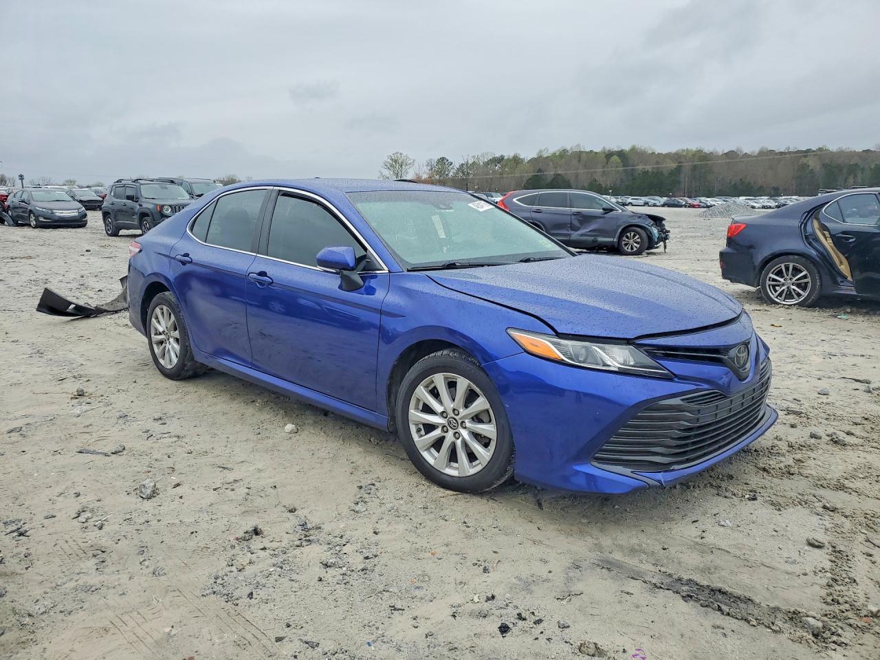 2018 TOYOTA CAMRY LE photo 4