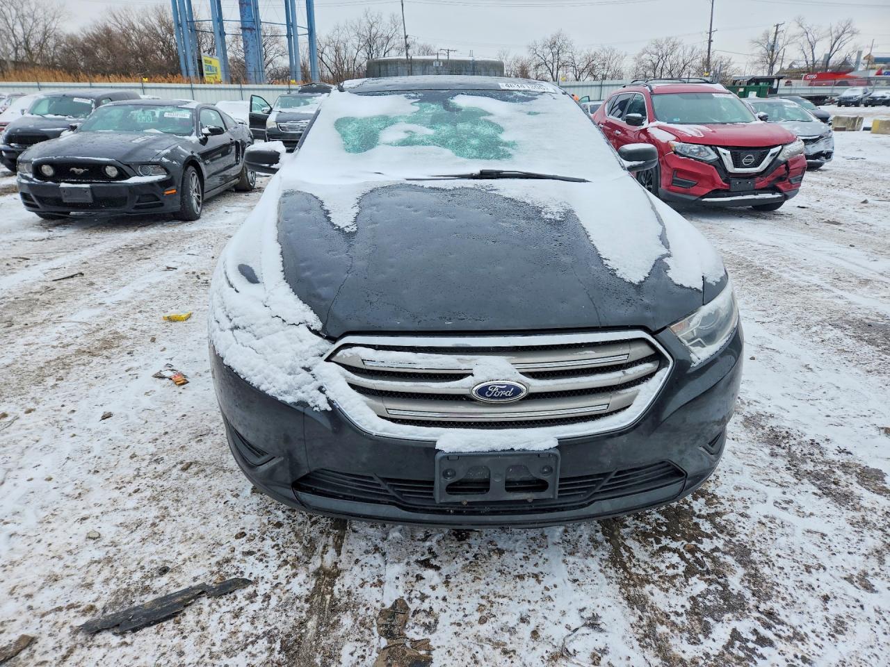 2015 FORD TAURUS SE photo 5