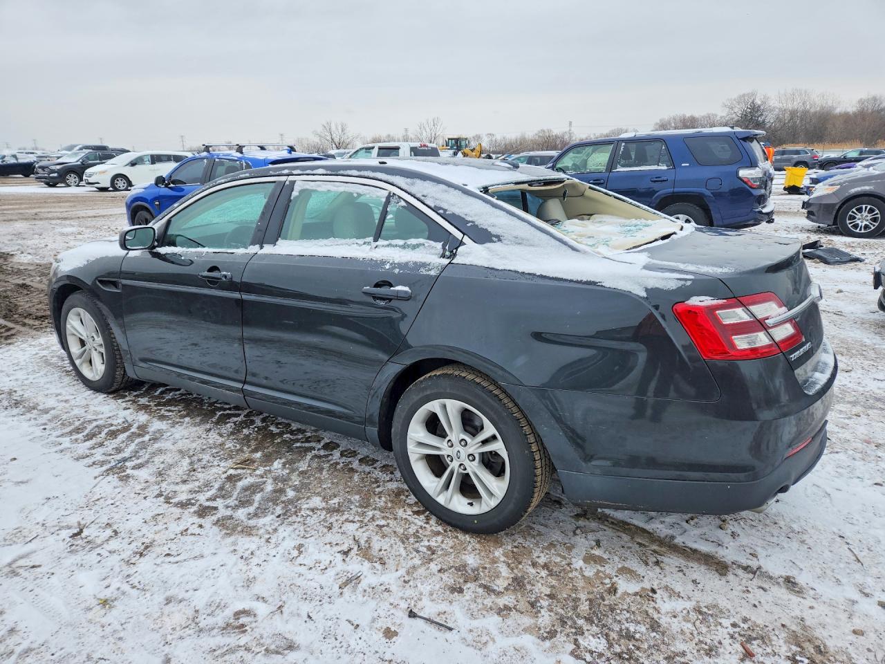 2015 FORD TAURUS SE photo 2
