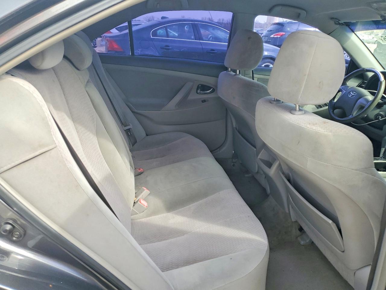 2010 TOYOTA CAMRY LE photo 19
