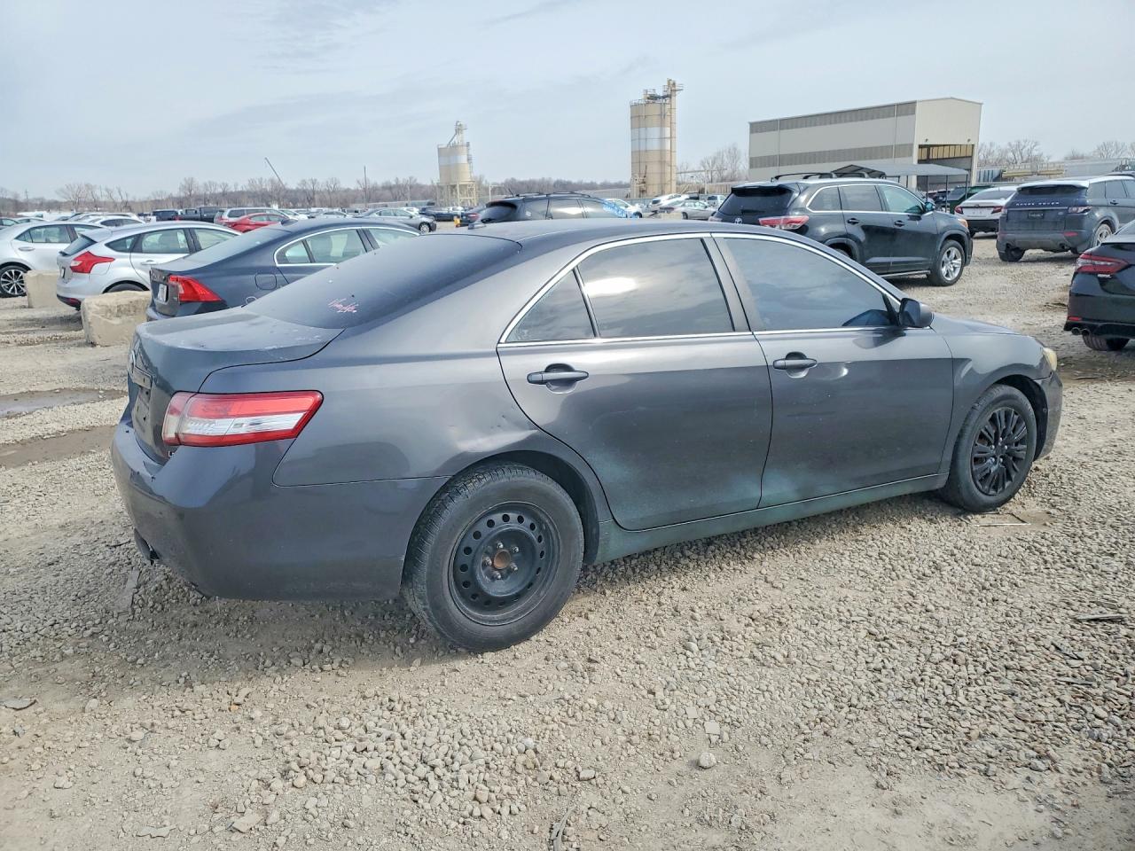 2010 TOYOTA CAMRY LE photo 5