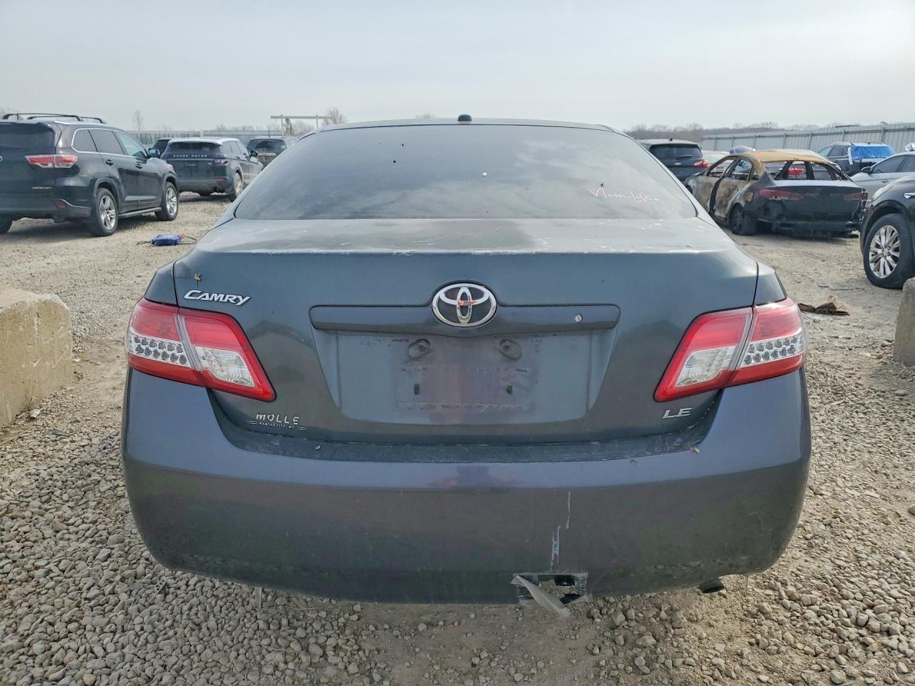 2010 TOYOTA CAMRY LE photo 11