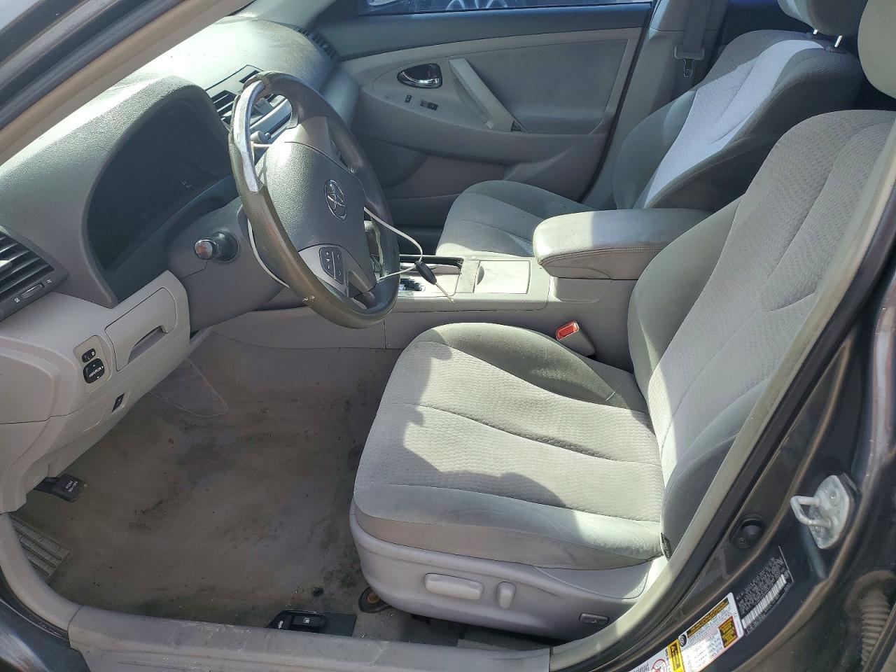 2010 TOYOTA CAMRY LE photo 13