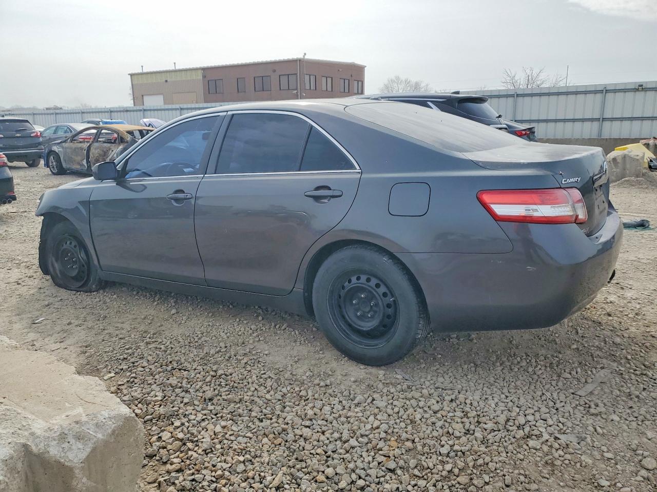 2010 TOYOTA CAMRY LE photo 3