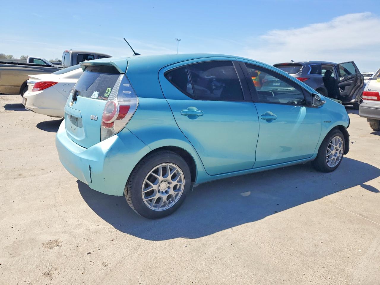 2013 TOYOTA PRIUS C ONE photo 3