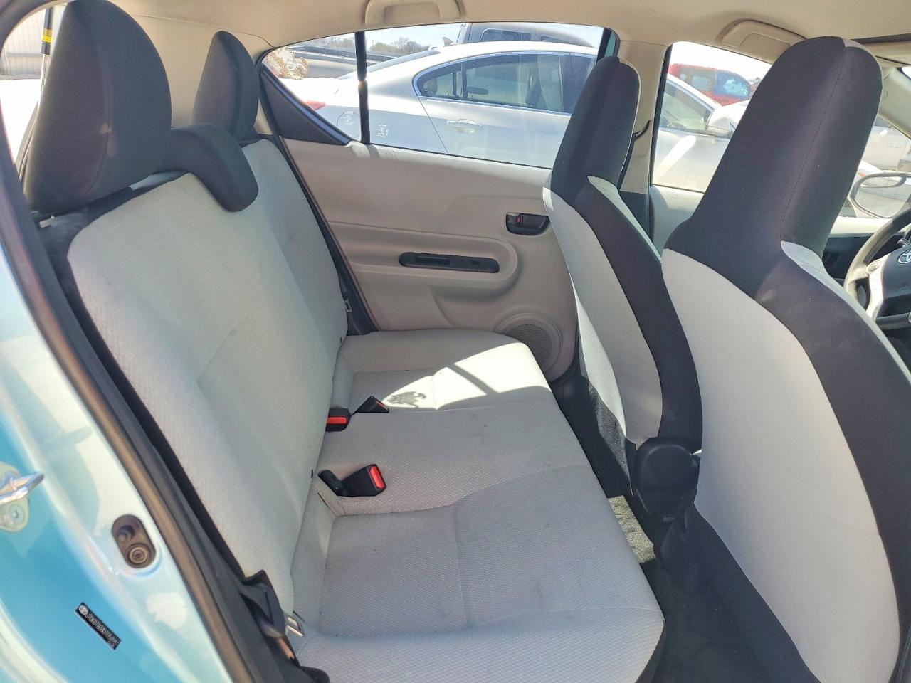 2013 TOYOTA PRIUS C ONE photo 10