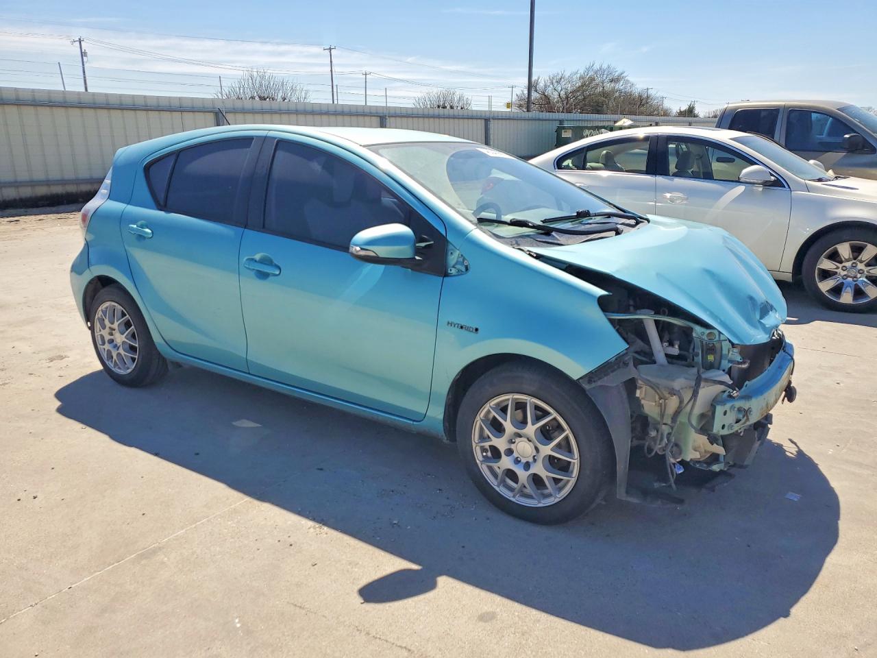 2013 TOYOTA PRIUS C ONE photo 4