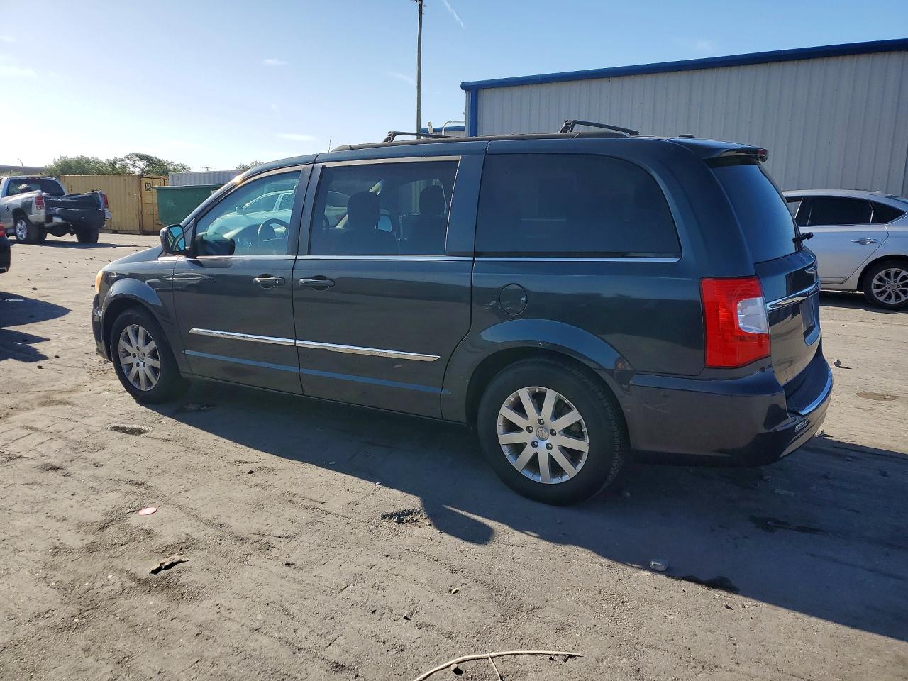 2013 CHRYSLER TOWN & COUNTRY TOURING photo 3