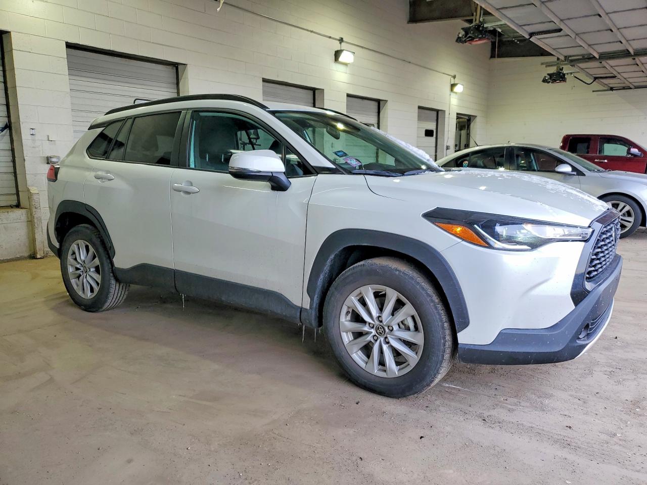2022 TOYOTA COROLLA CROSS LE photo 10