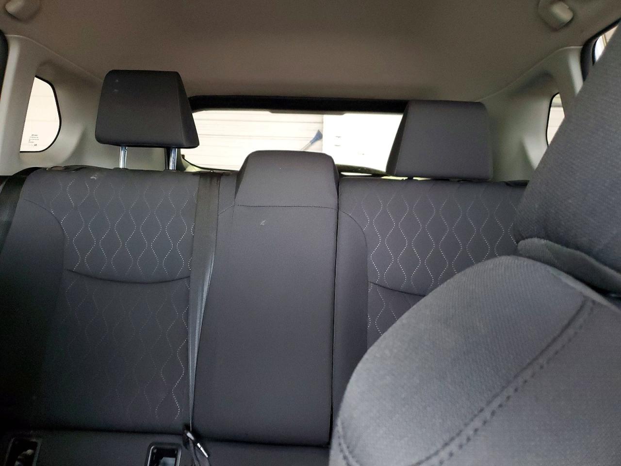 2022 TOYOTA COROLLA CROSS LE photo 28