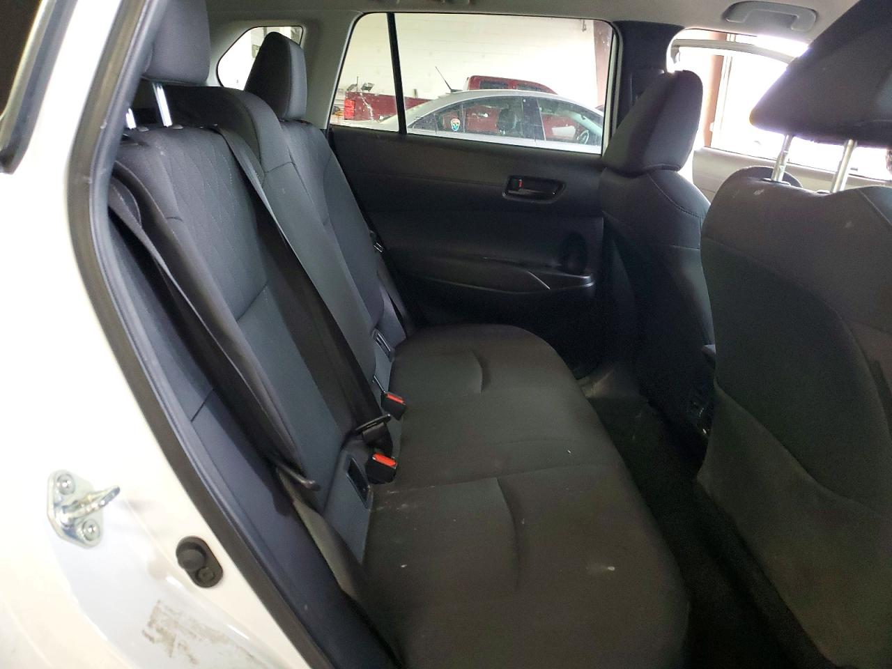 2022 TOYOTA COROLLA CROSS LE photo 31