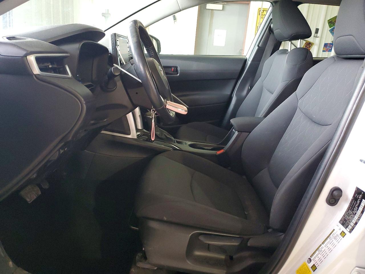 2022 TOYOTA COROLLA CROSS LE photo 19