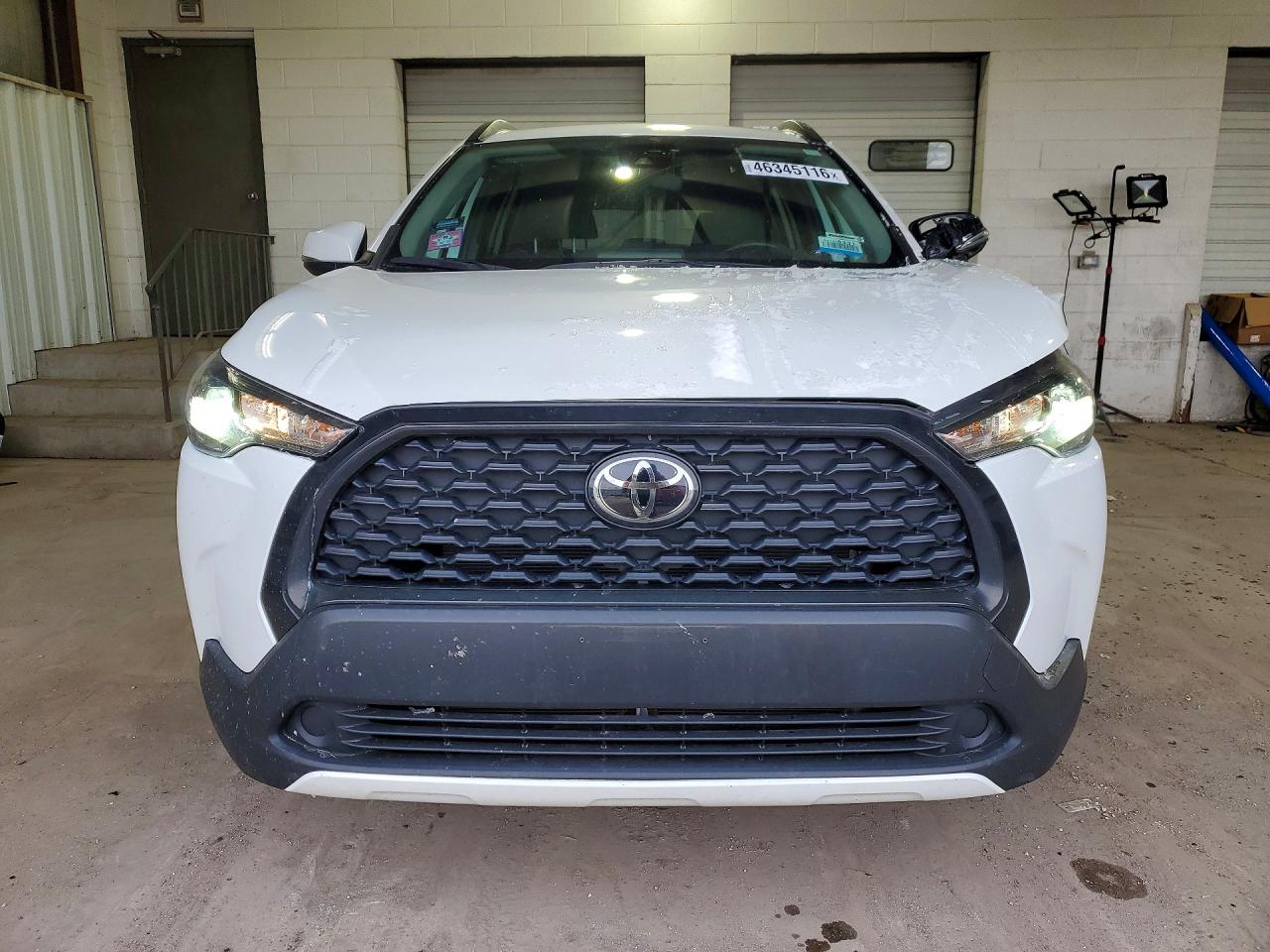 2022 TOYOTA COROLLA CROSS LE photo 13