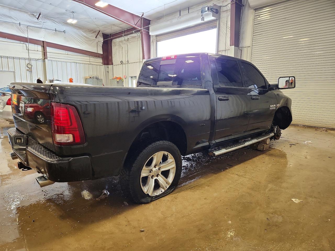 2015 RAM 1500 SPORT photo 3