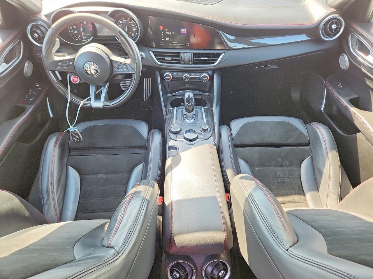 2017 ALFA ROMEO GIULIA QUADRIFOGLIO photo 8