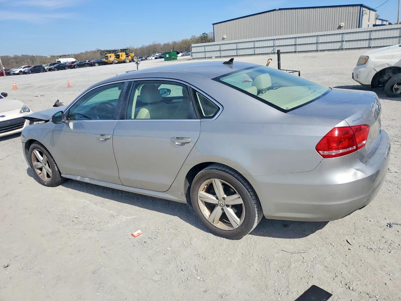 2012 VOLKSWAGEN PASSAT SE photo 2