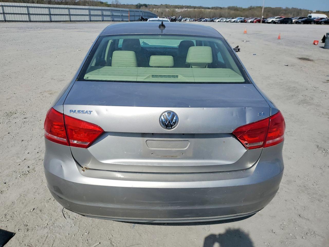 2012 VOLKSWAGEN PASSAT SE photo 6