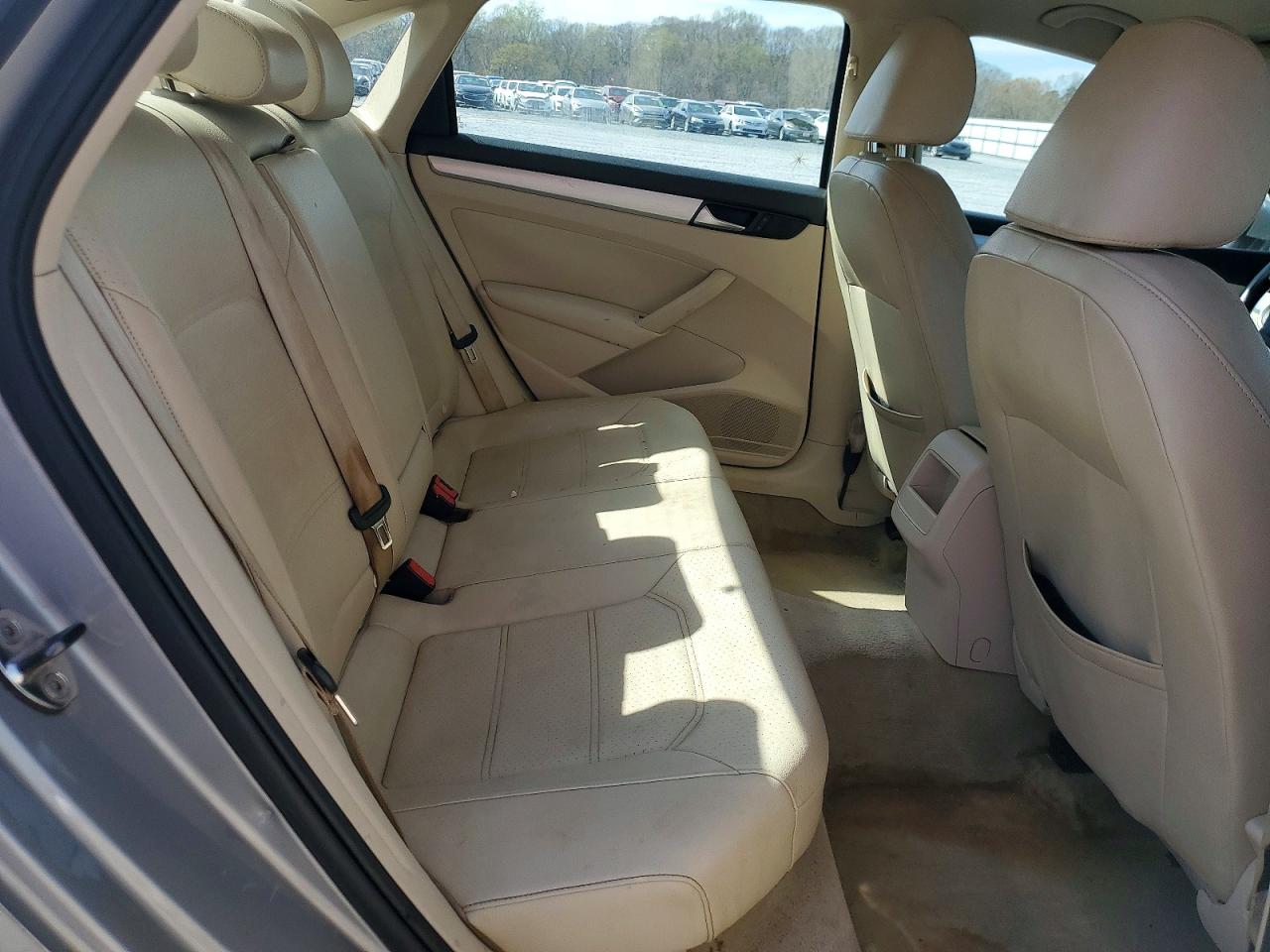 2012 VOLKSWAGEN PASSAT SE photo 10
