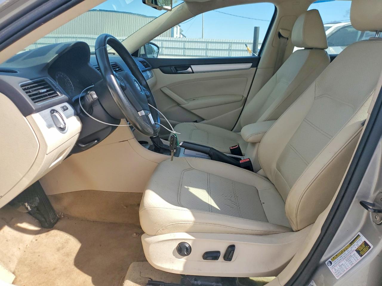 2012 VOLKSWAGEN PASSAT SE photo 7