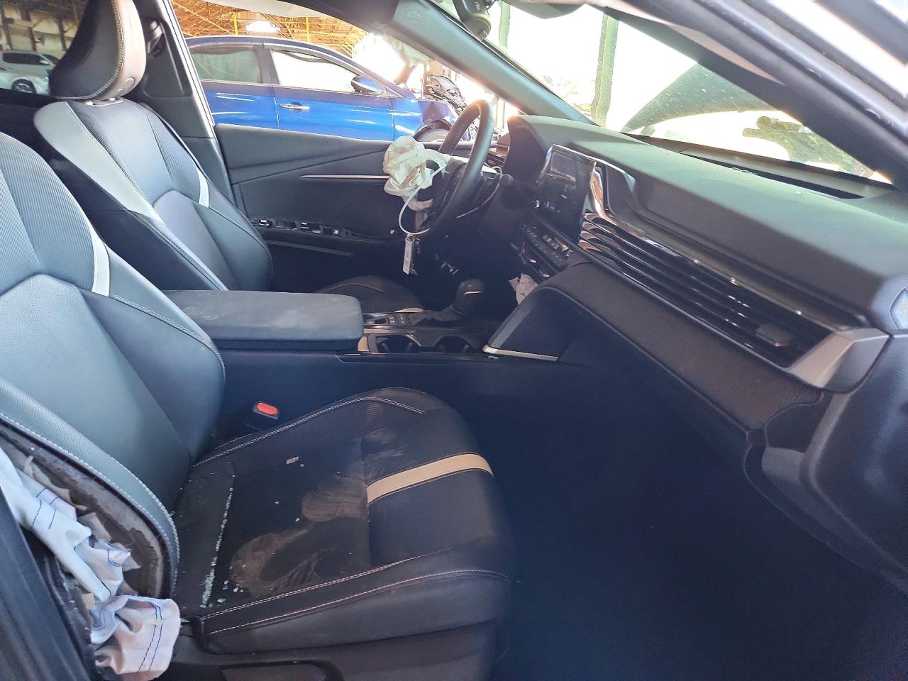 2025 TOYOTA CAMRY SE photo 13