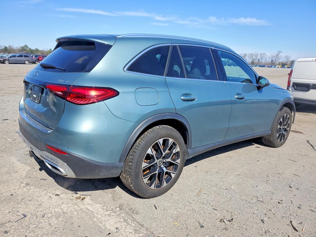 2025 MERCEDES-BENZ GLC 350E photo 5