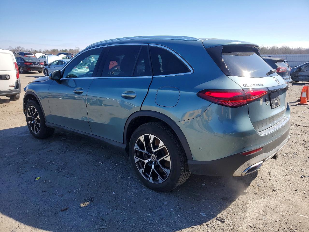 2025 MERCEDES-BENZ GLC 350E photo 3