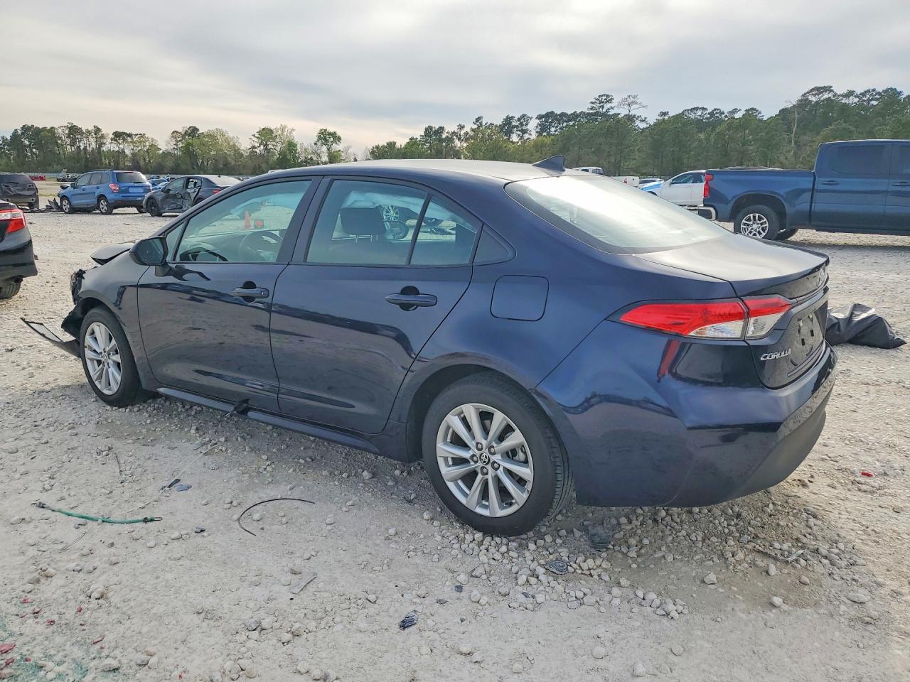 2025 TOYOTA COROLLA LE photo 2