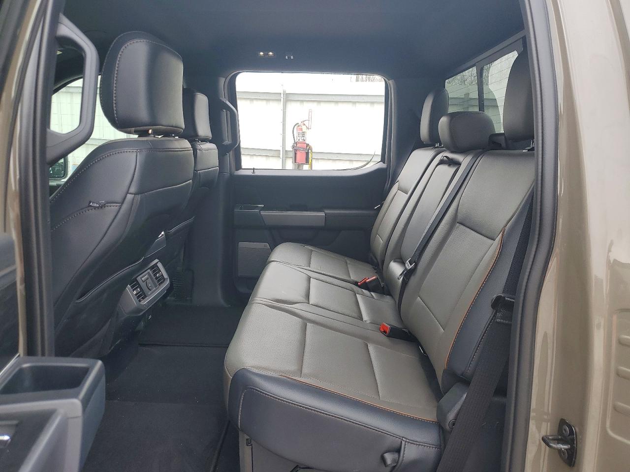 2025 FORD F150 LARIAT photo 28