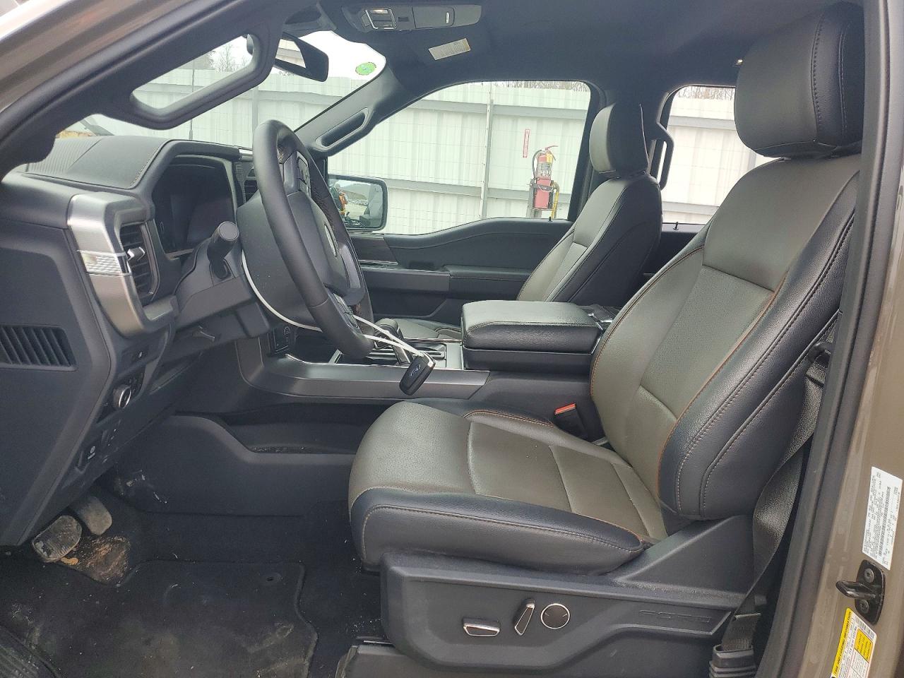 2025 FORD F150 LARIAT photo 19