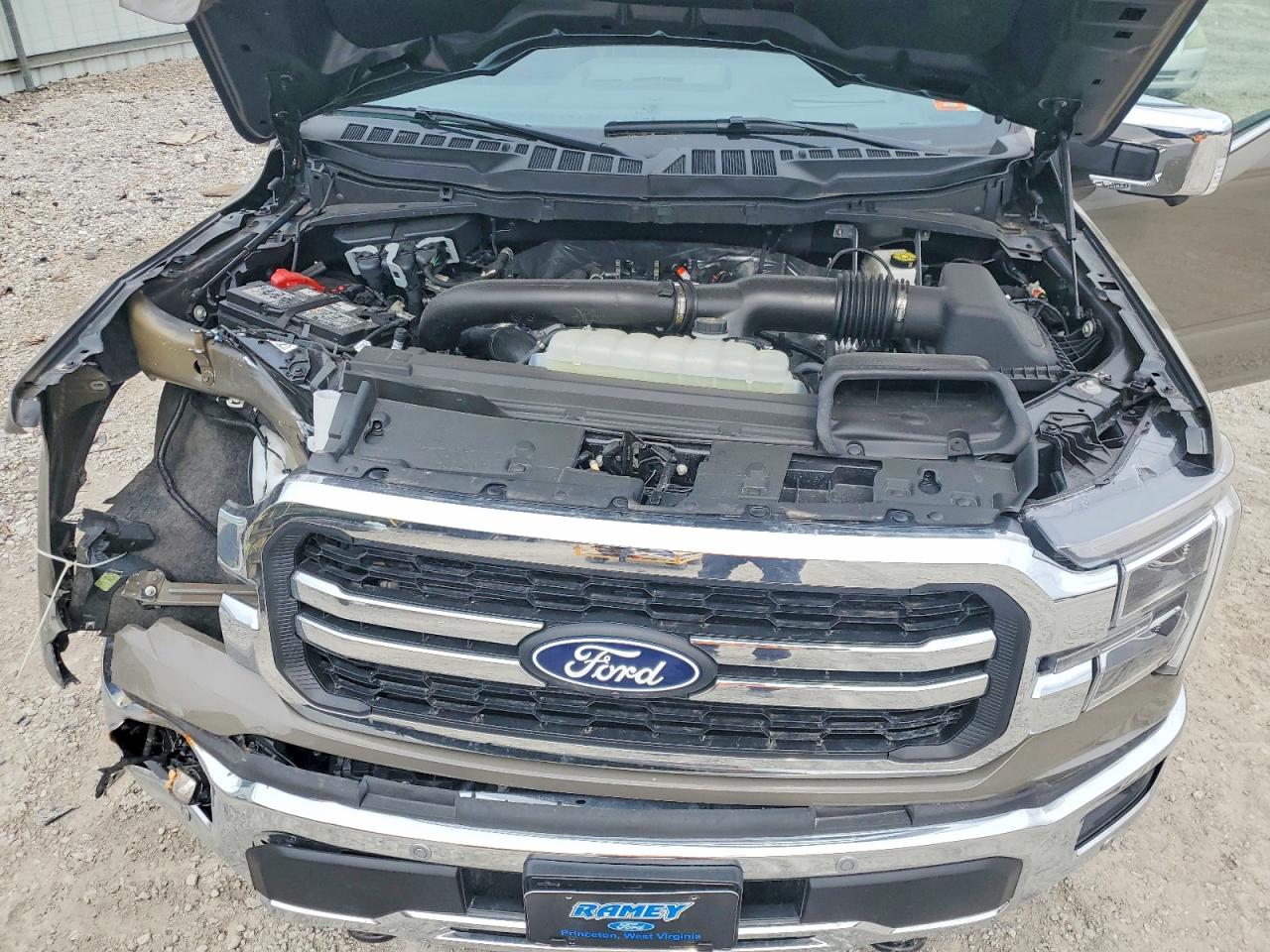 2025 FORD F150 LARIAT photo 31