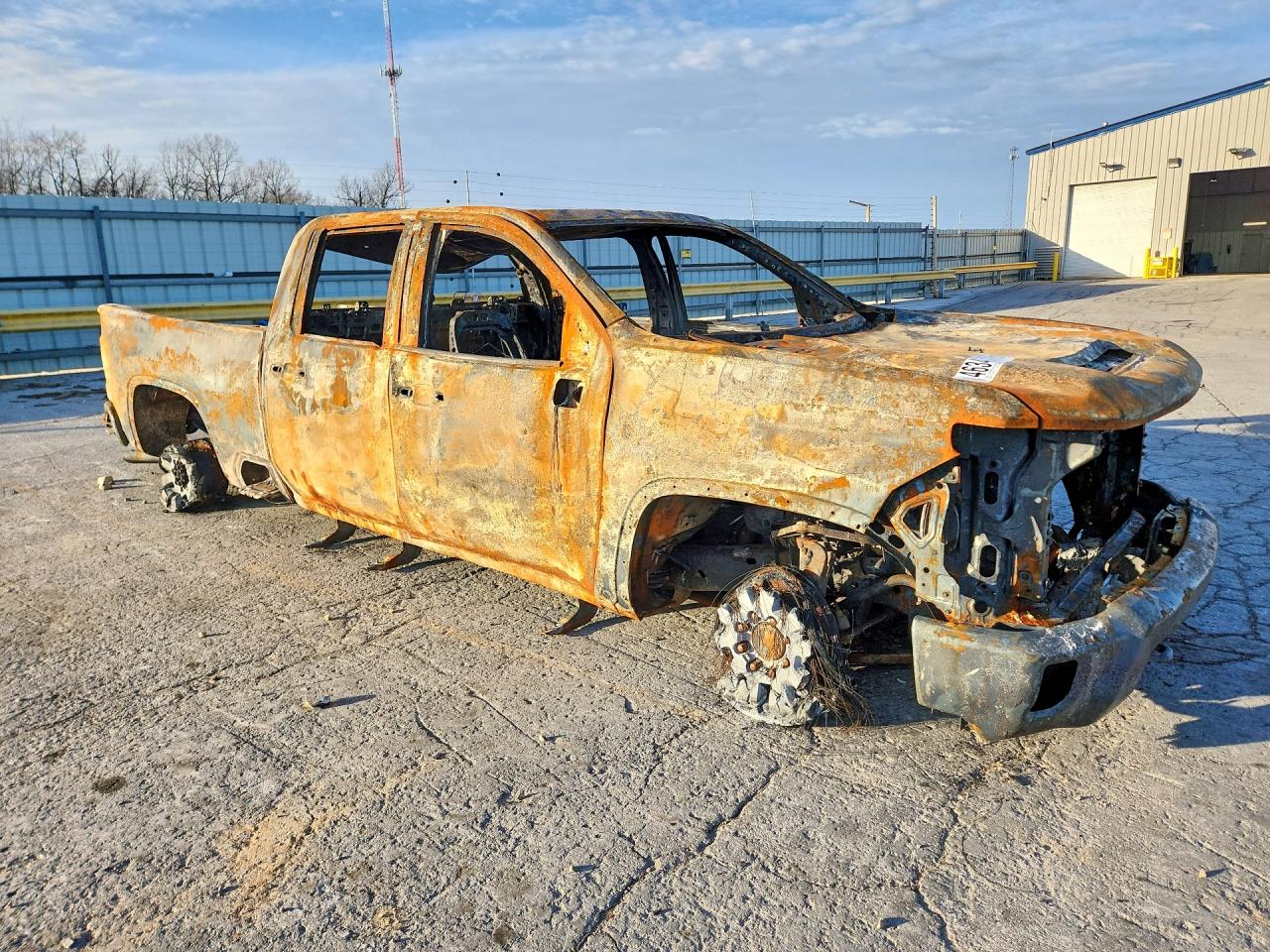 2024 CHEVROLET SILVERADO K2500 CUSTOM photo 4