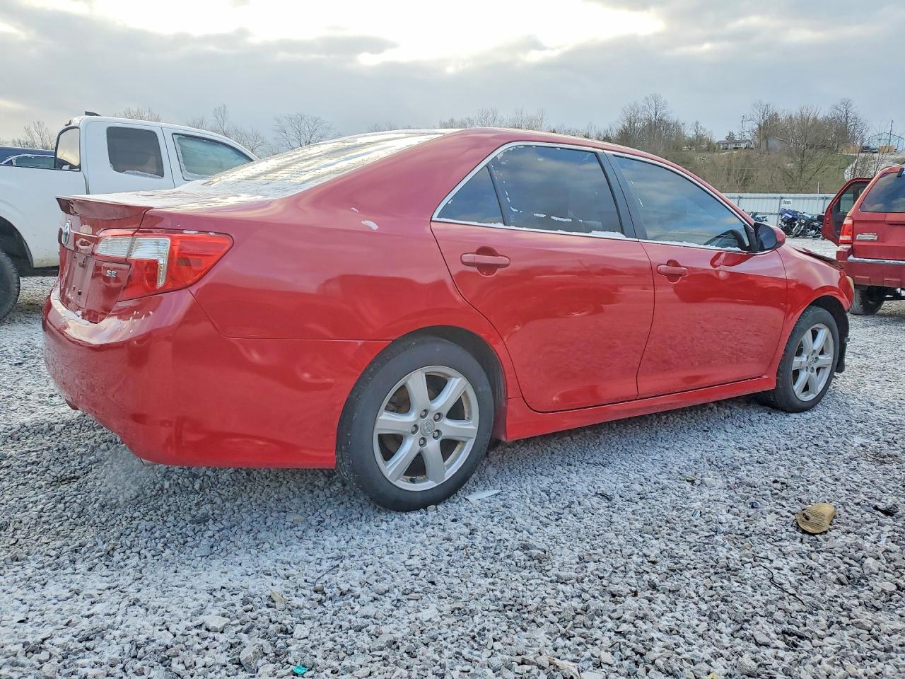 2014 TOYOTA CAMRY SE photo 3