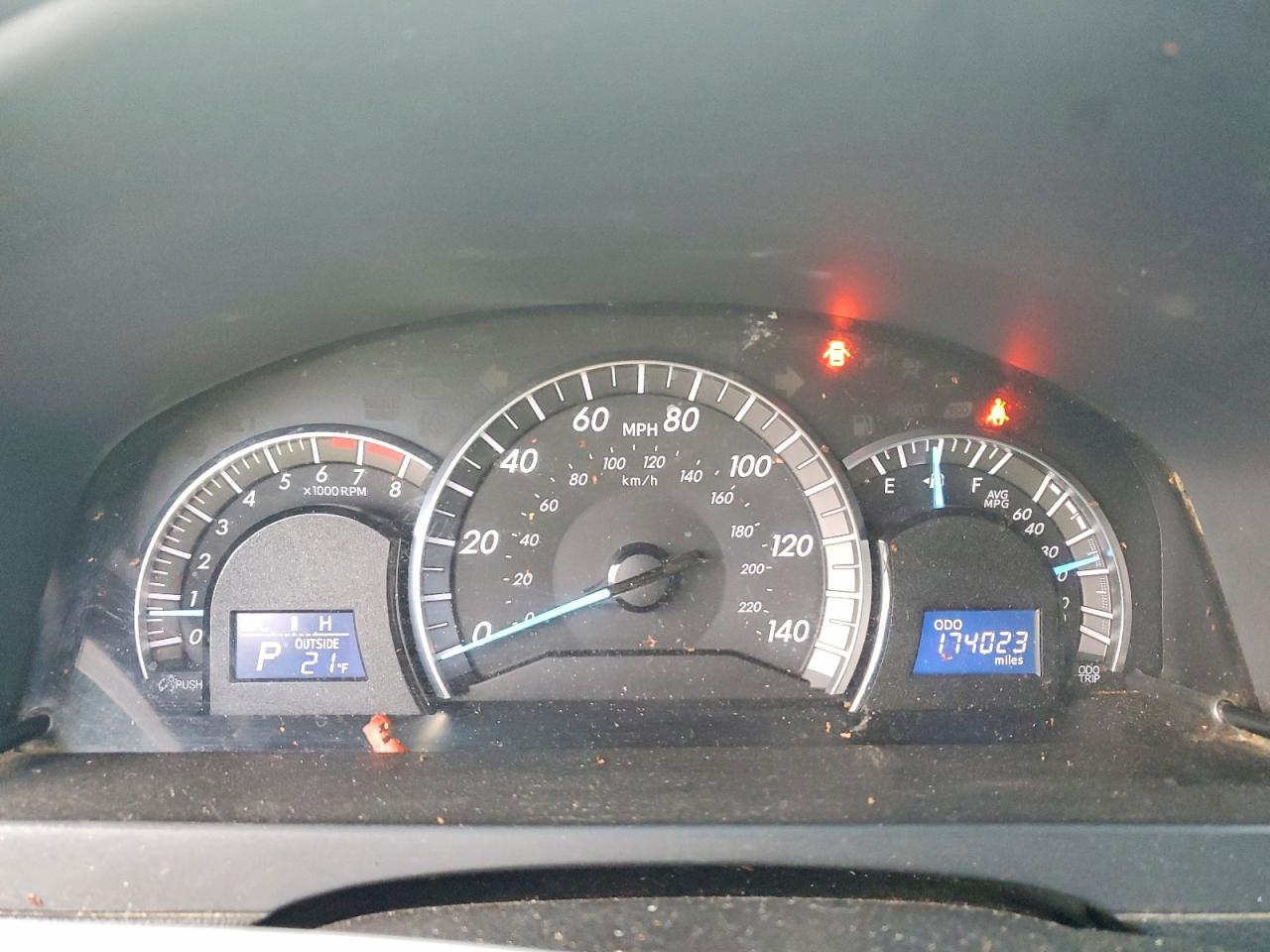 2014 TOYOTA CAMRY SE photo 9