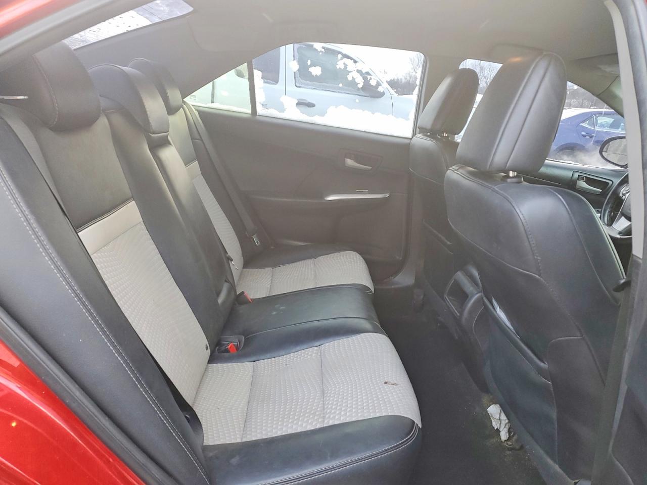 2014 TOYOTA CAMRY SE photo 10