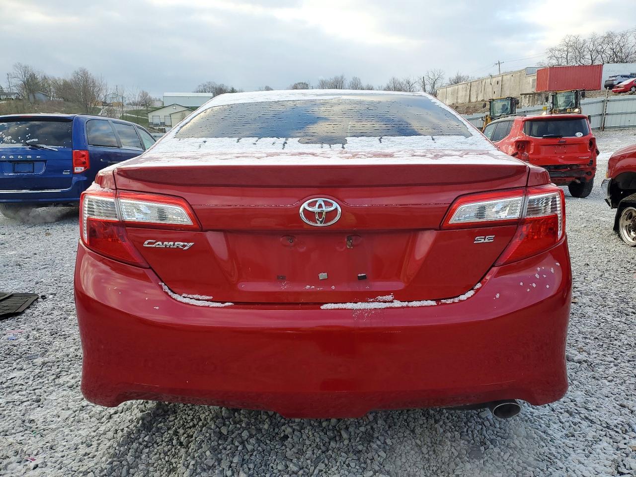 2014 TOYOTA CAMRY SE photo 6