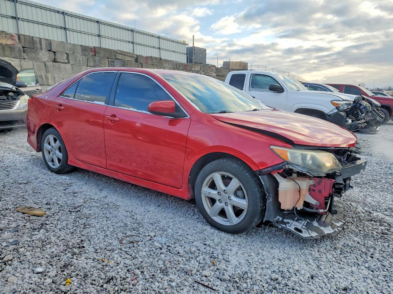 2014 TOYOTA CAMRY SE photo 4
