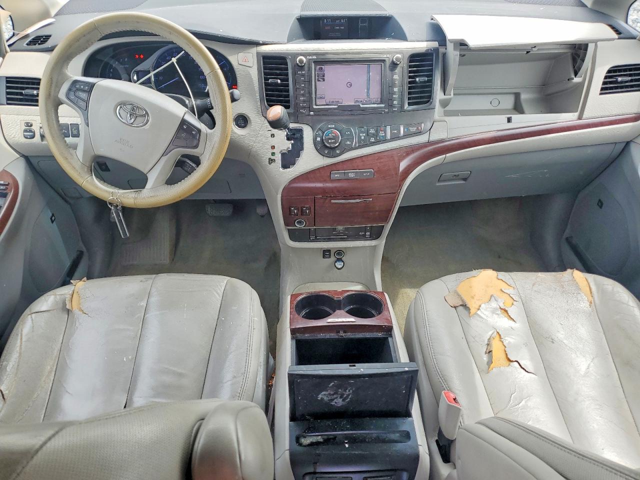 2014 TOYOTA SIENNA XLE 8-PASSENGER photo 15