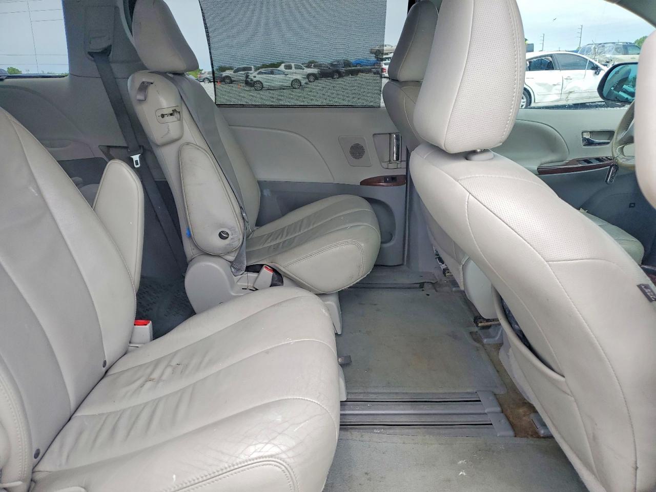 2014 TOYOTA SIENNA XLE 8-PASSENGER photo 21