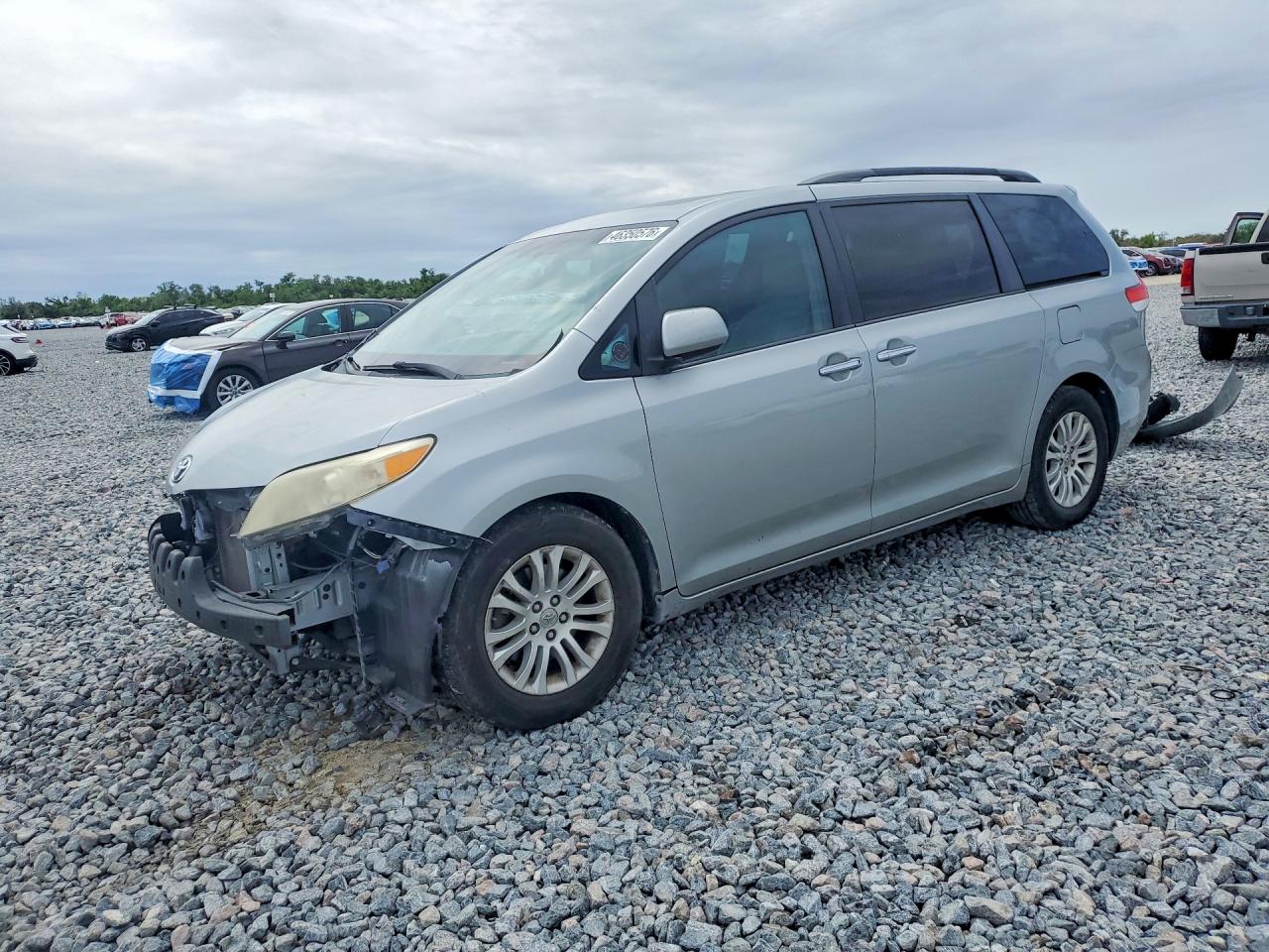 2014 TOYOTA SIENNA