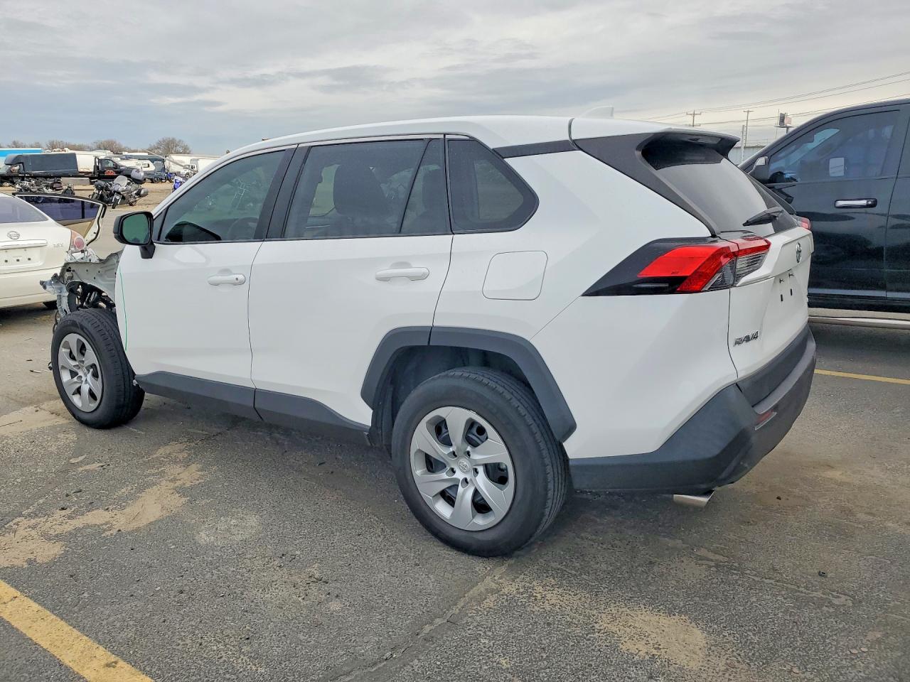2022 TOYOTA RAV4 LE photo 2
