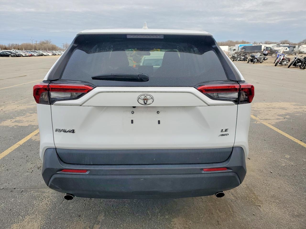 2022 TOYOTA RAV4 LE photo 6