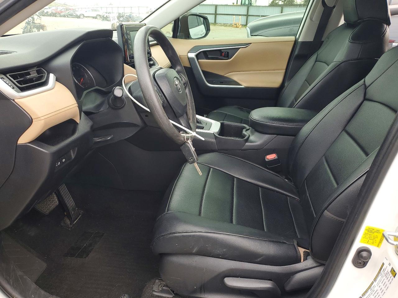 2022 TOYOTA RAV4 LE photo 7