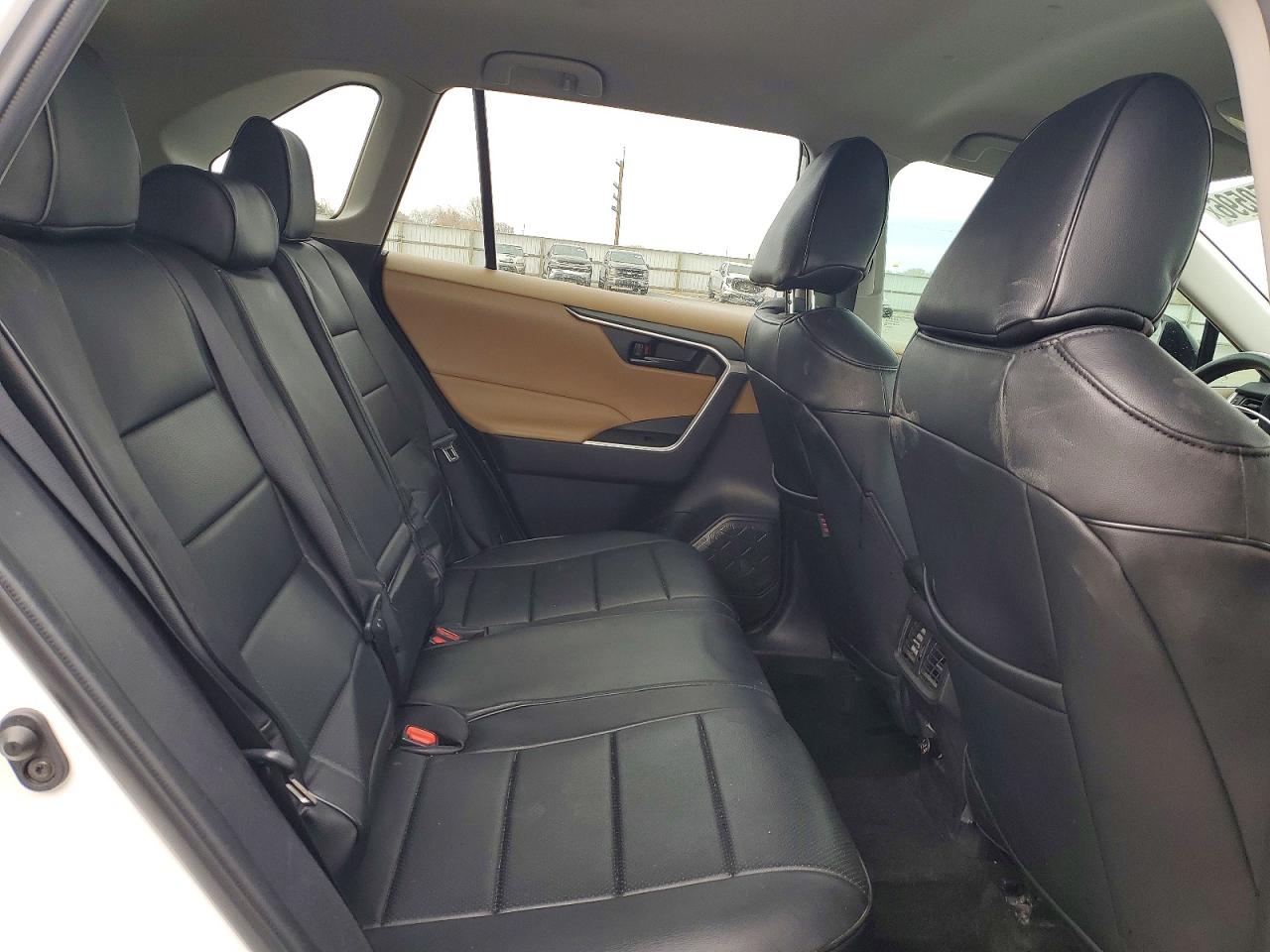 2022 TOYOTA RAV4 LE photo 11