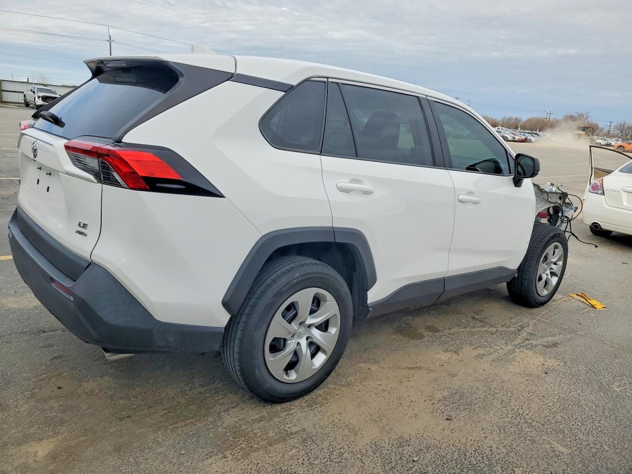 2022 TOYOTA RAV4 LE photo 3