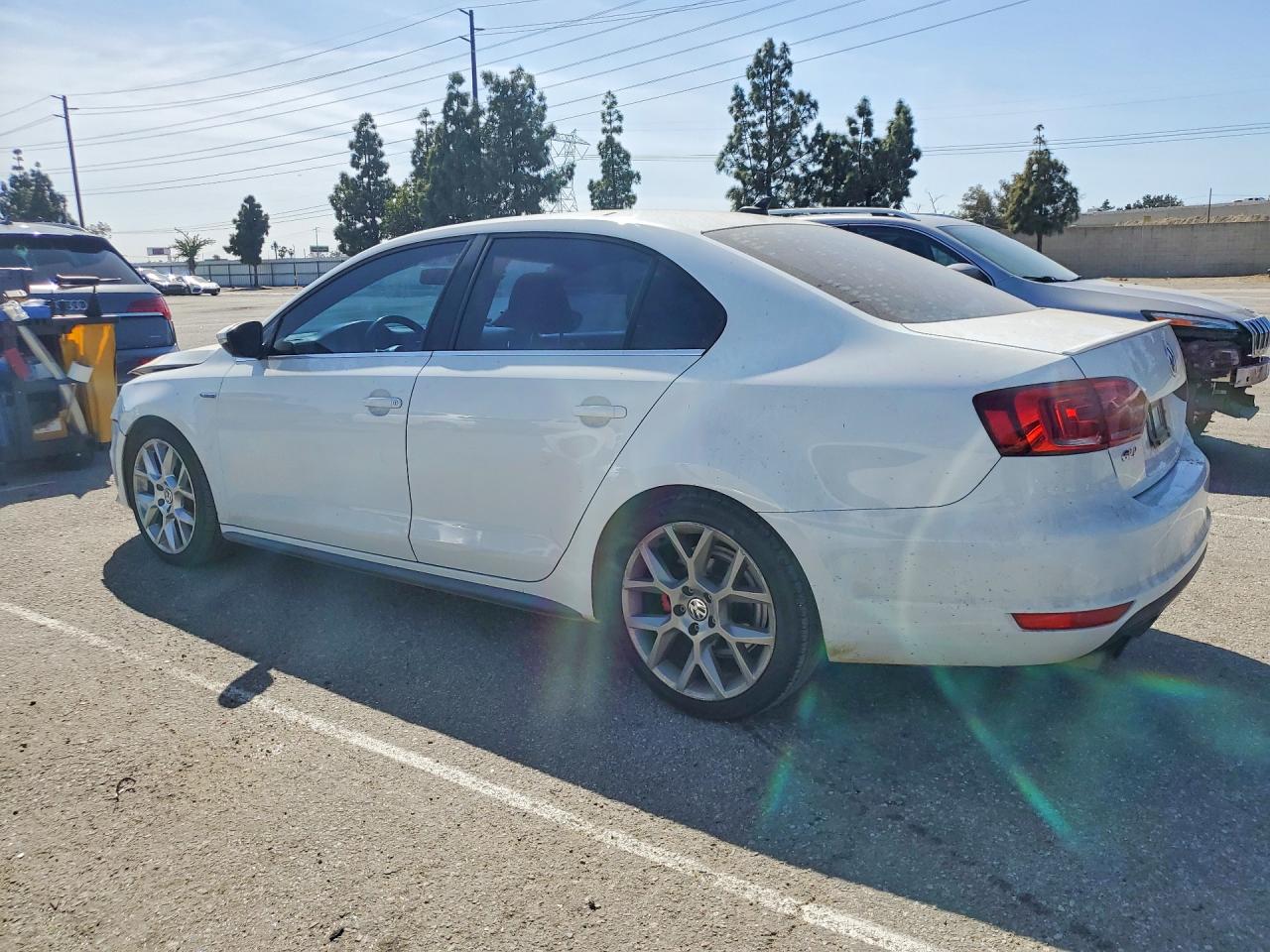 2014 VOLKSWAGEN JETTA GLI photo 2