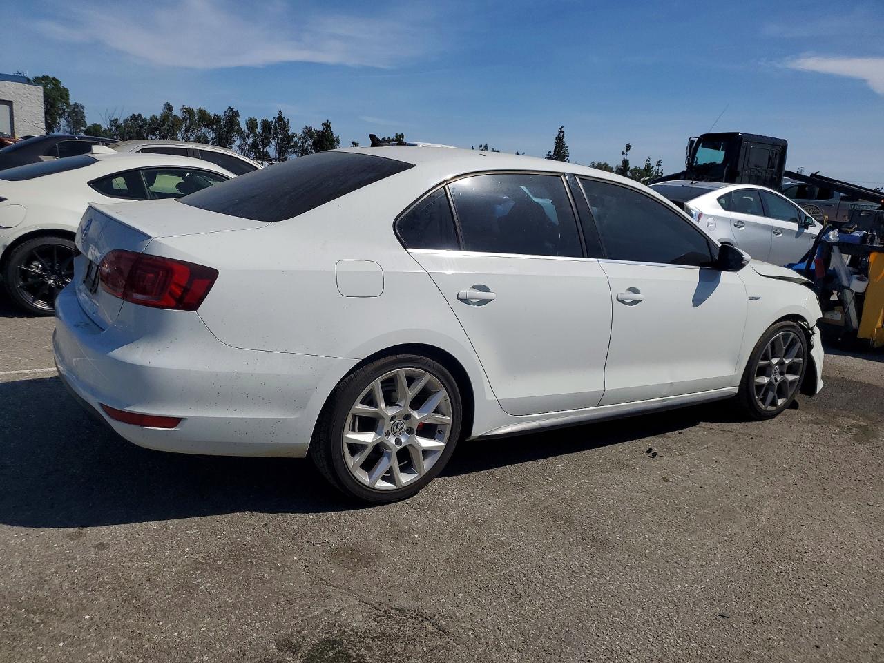 2014 VOLKSWAGEN JETTA GLI photo 3
