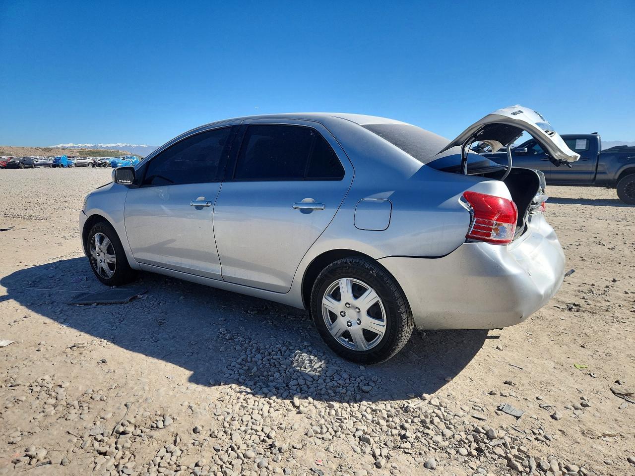 2010 TOYOTA YARIS BASE photo 2