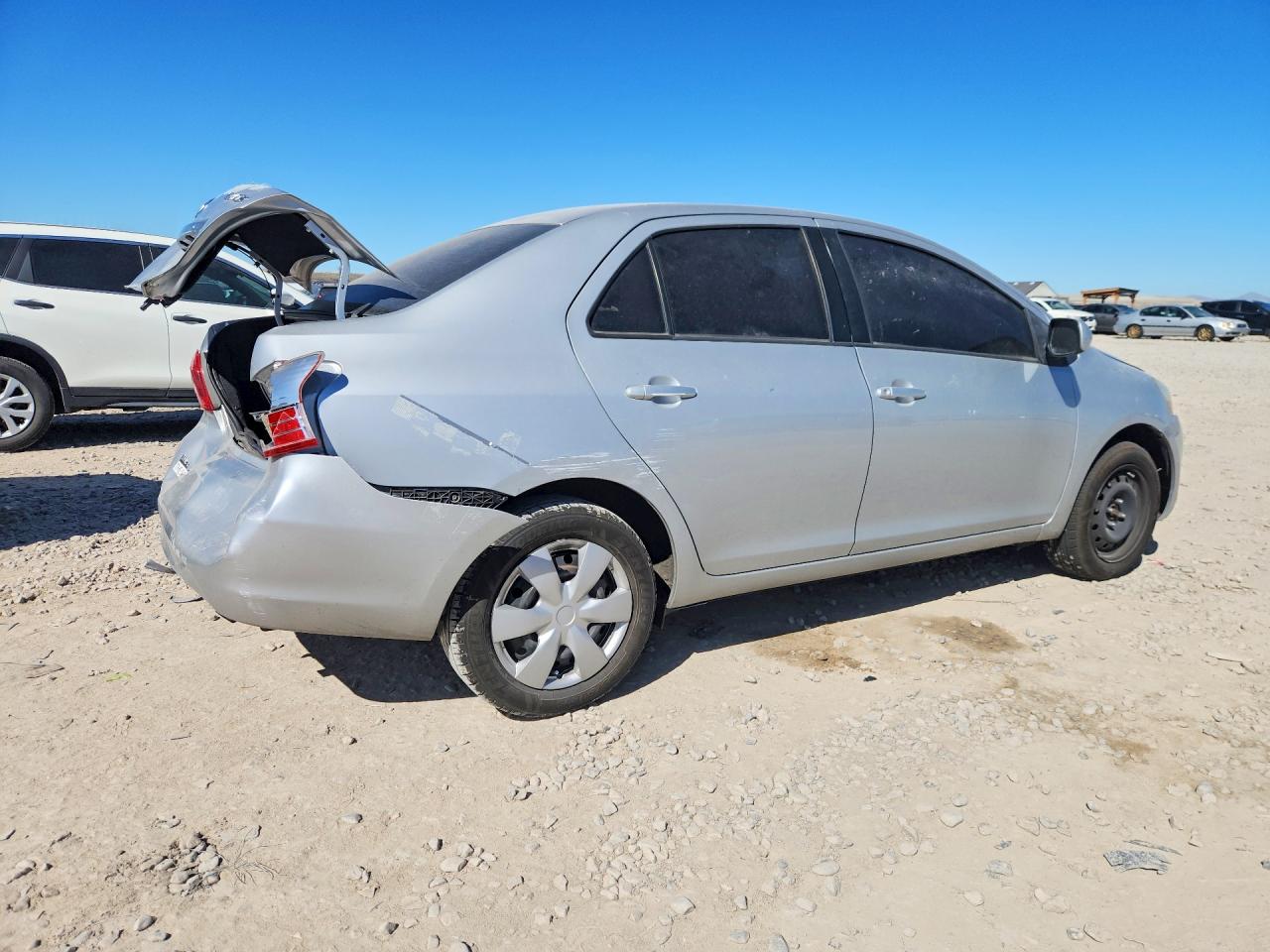 2010 TOYOTA YARIS BASE photo 3