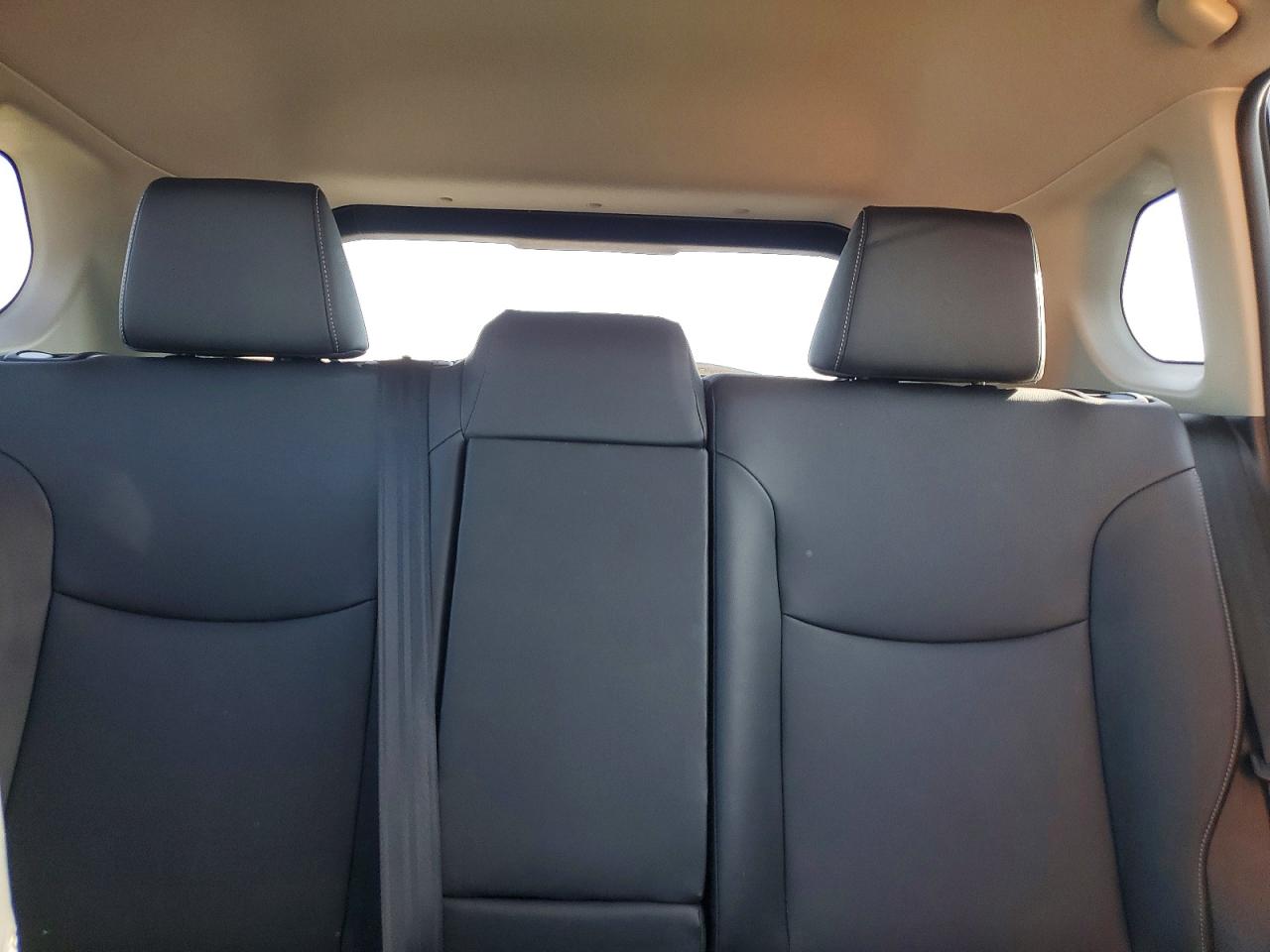 2024 TOYOTA COROLLA CROSS XLE photo 19