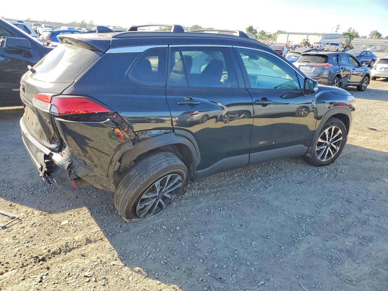 2024 TOYOTA COROLLA CROSS XLE photo 5